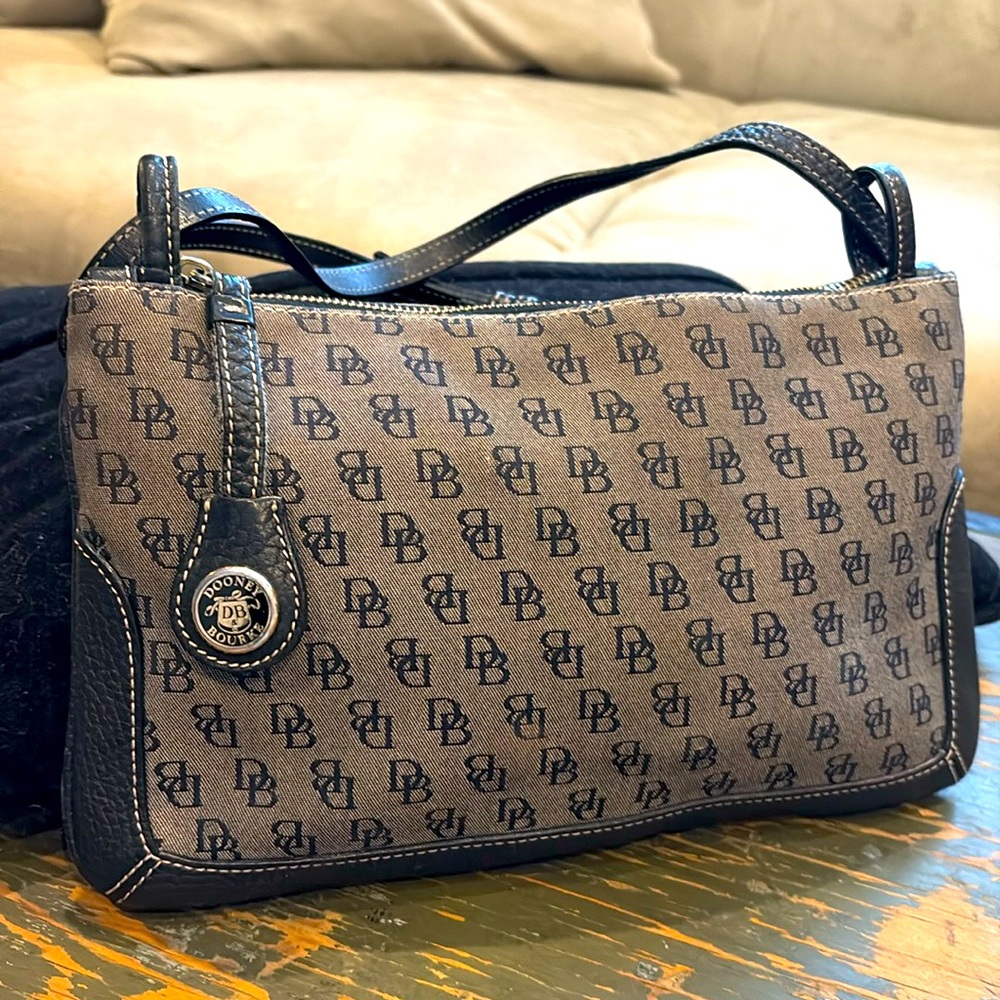 EUC Dooney & Bourke bag